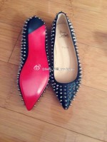 Charistian Louboutin 红底铆钉鞋